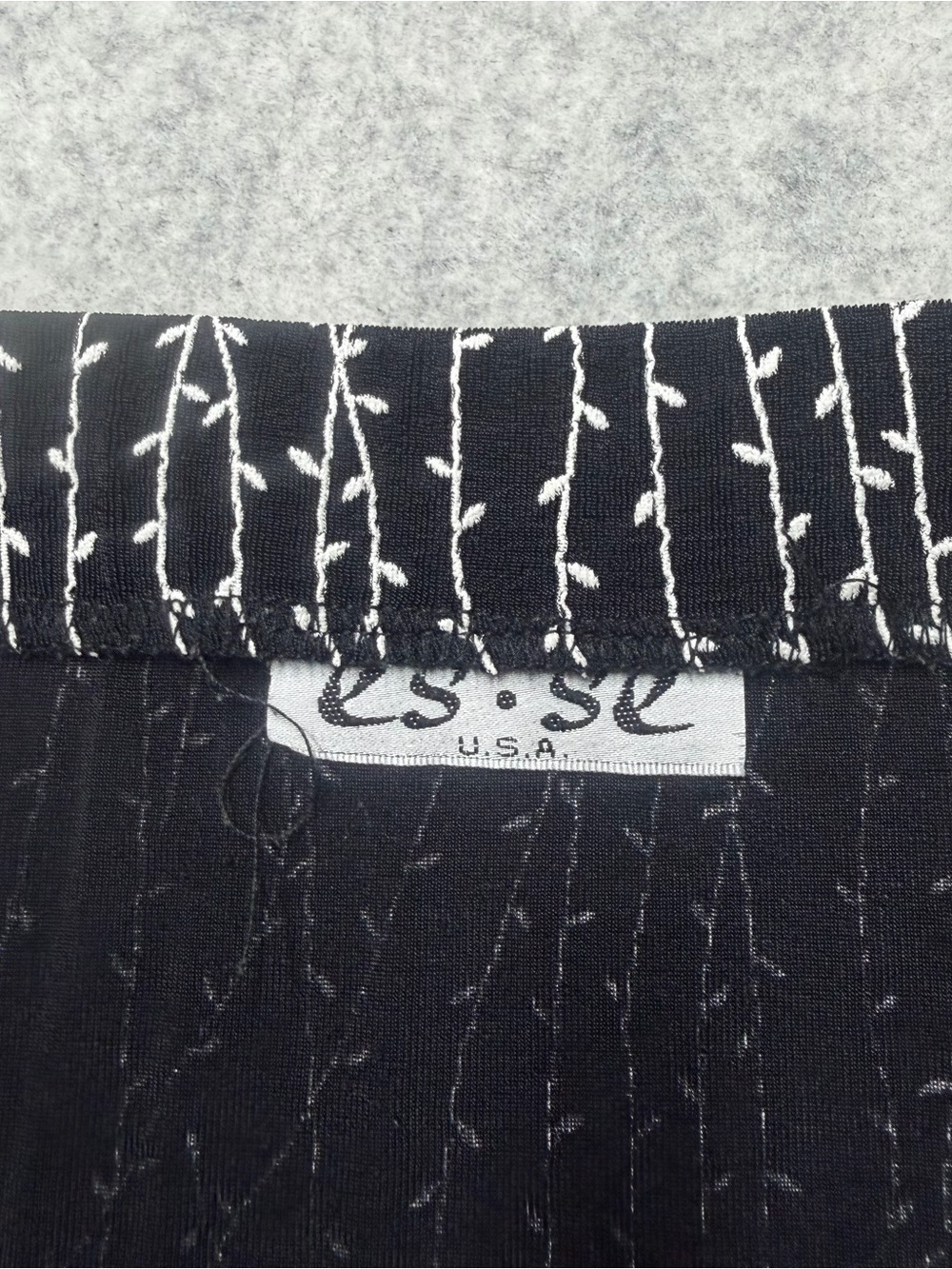 Vintage ES•SE USA Maxi Skirt Medium Black Vine Floral Print Front Button Slit - Picture 8 of 11